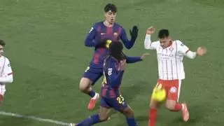 Escándalo: El VAR dio gol del Girona tras una falta clara sobre Koundé