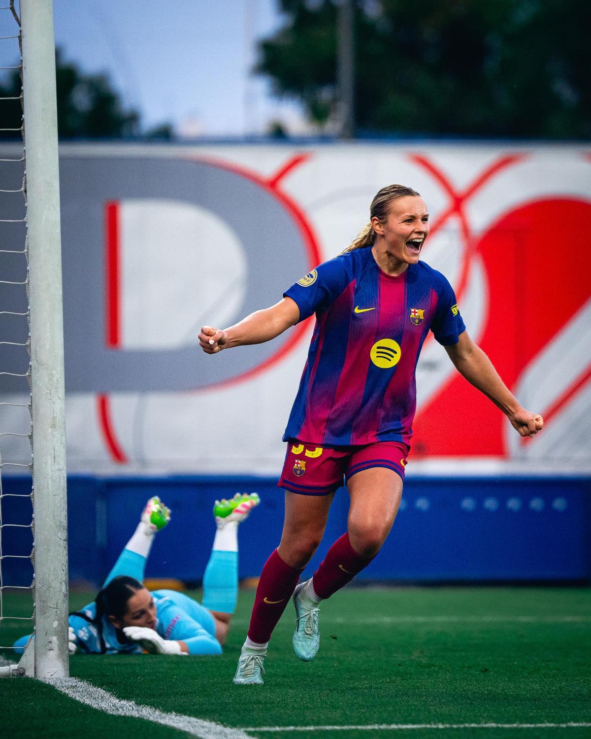 Martine Fenger celebra un dels seus dos gols