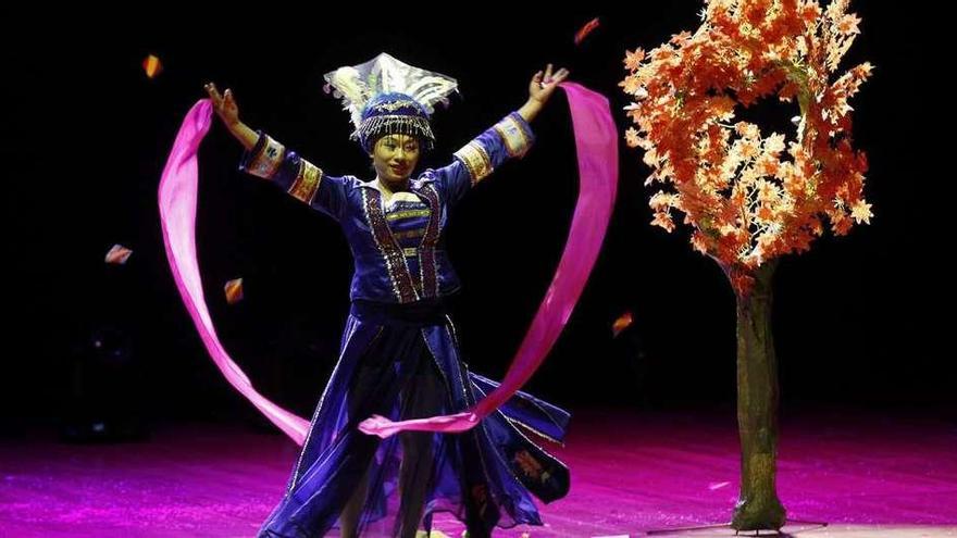 El espectacular trabajo de Huang Zheng sobre el escenario del teatro. // José Lores