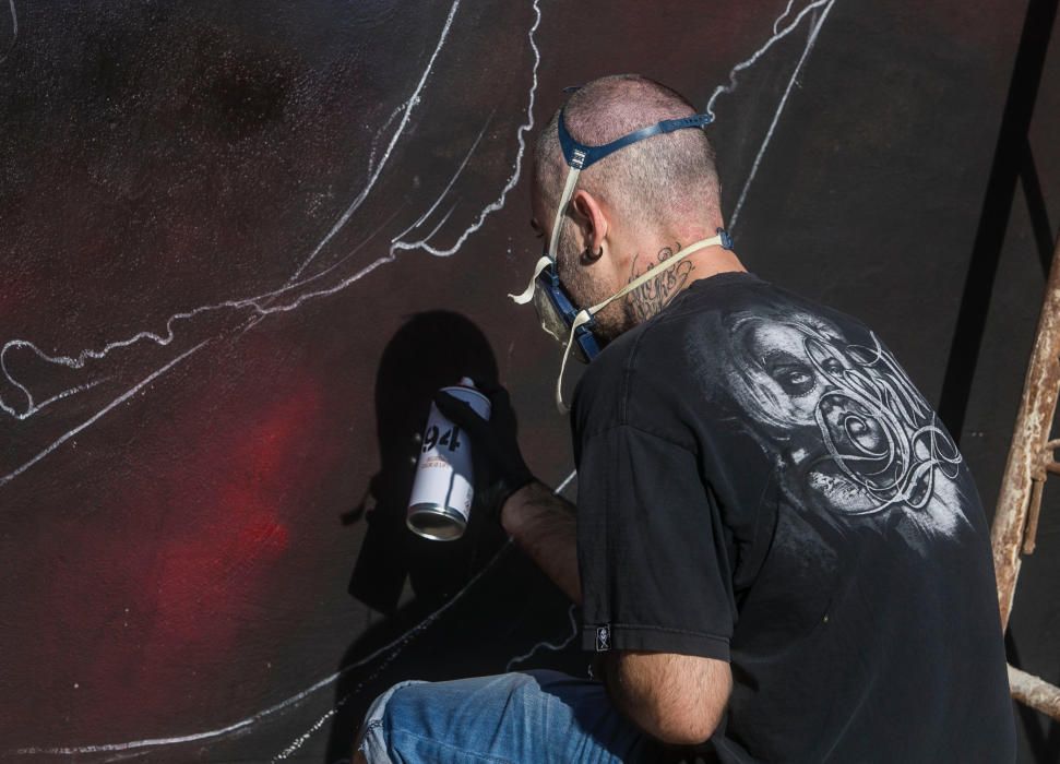 Un gigantesco grafiti en Campoamor