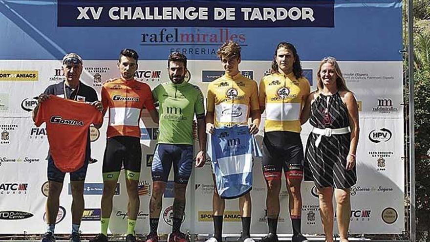 El podio con los poseedores de los diferentes maillots de la prueba.