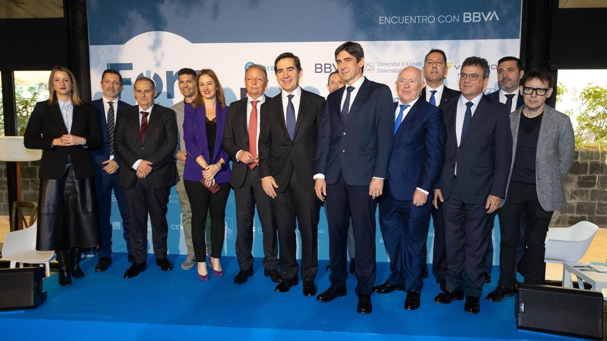 Las imágenes del Foro Alicante INFORMACION con el presidente del BBVA Carlos Torres Vila