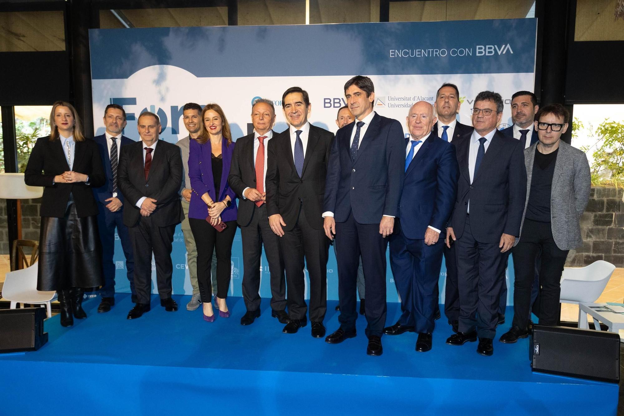 Las imágenes del Foro Alicante INFORMACION con el presidente del BBVA Carlos Torres Vila