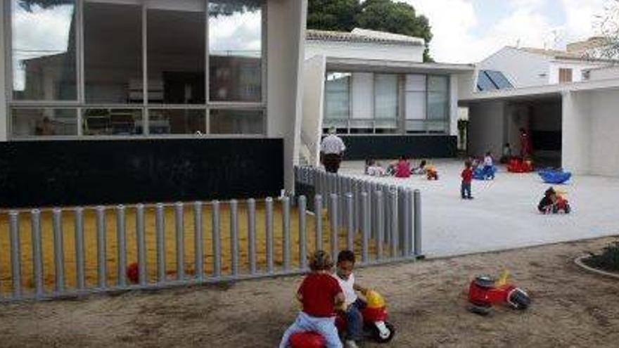 Niños jugando en una &#039;escoleta&#039; municipal de Mallorca.