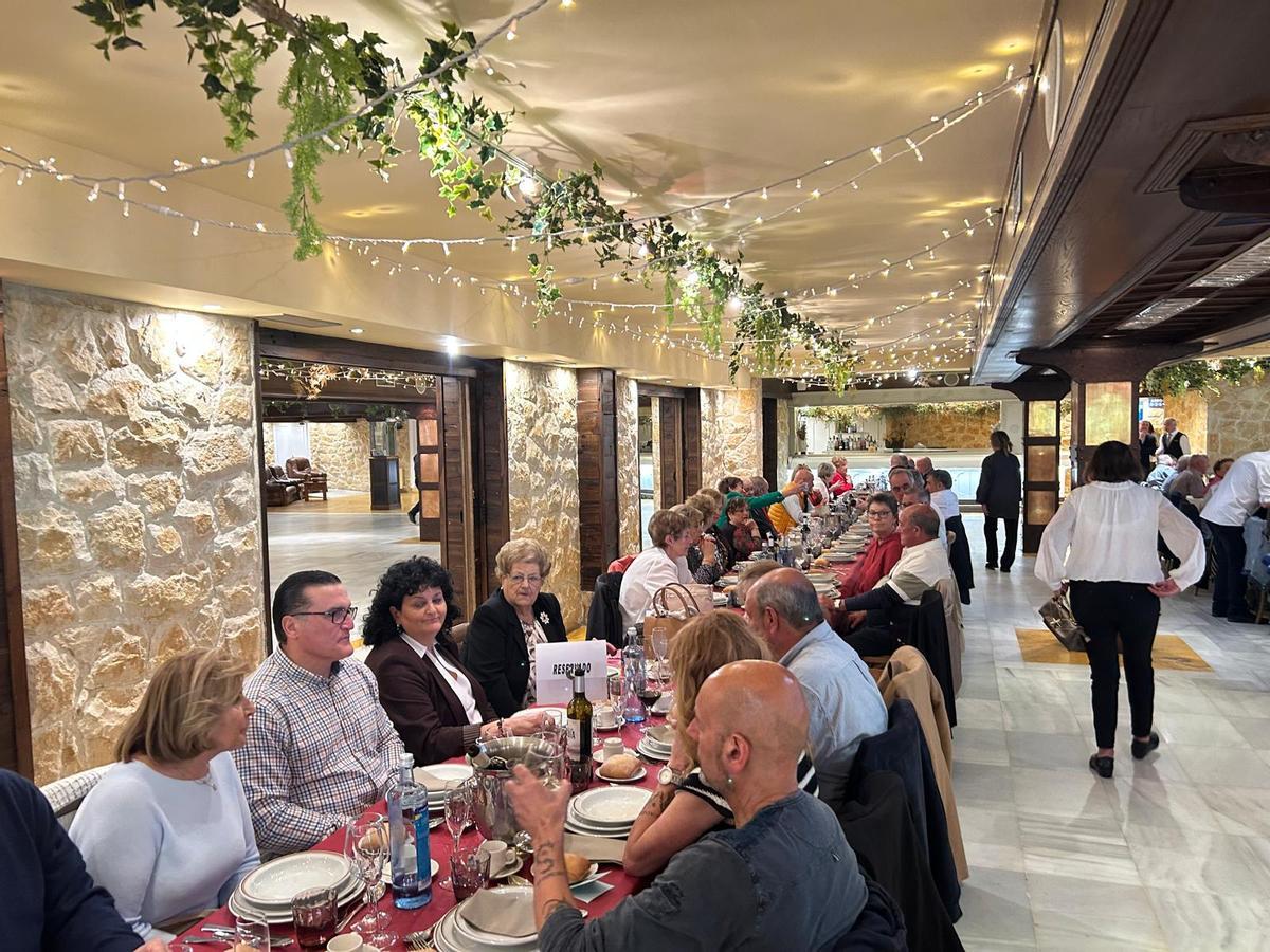 En imágenes: comida anual y reconocimiento de socios del Hogar del Jubilado de El Berrón.