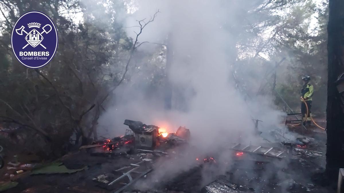 En estado crítico con el 90% del cuerpo quemado una víctima del incendio en el asentamiento de Casa Lola