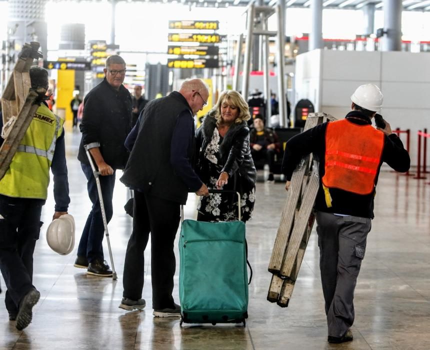 El temporal obliga a cerrar el tráfico aéreo en el aeropuerto de Alicante-Elche