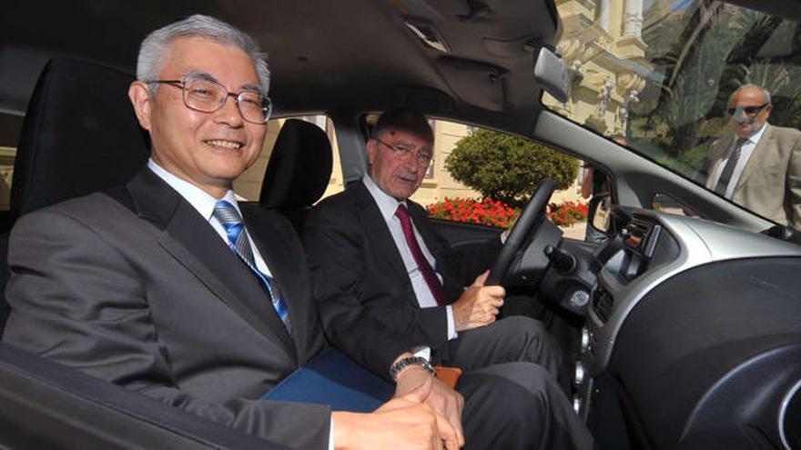 Kazuo Furukawa, presidente de NEDO, y el alcalde de Málaga, Francisco de la Torre.