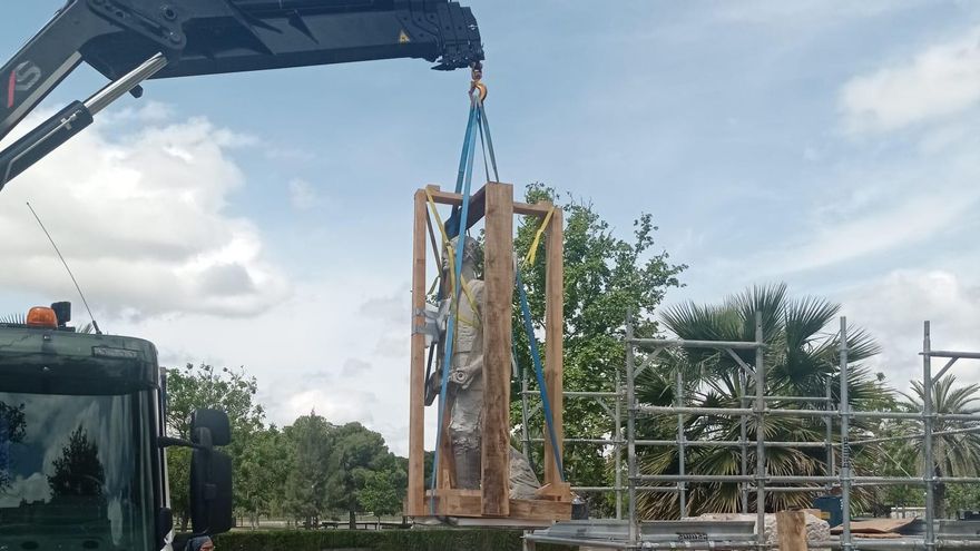 El Arrabal dice adiós de manera temporal a la estatua del Tío Jorge