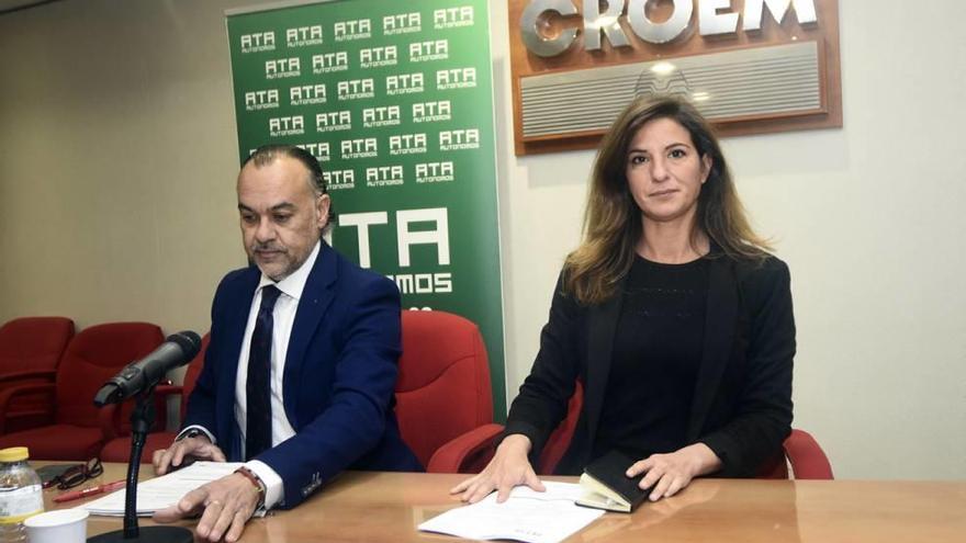 Paco Casado, coordinador general, y Celia Ferrero, presidenta de la ATA en la Región.