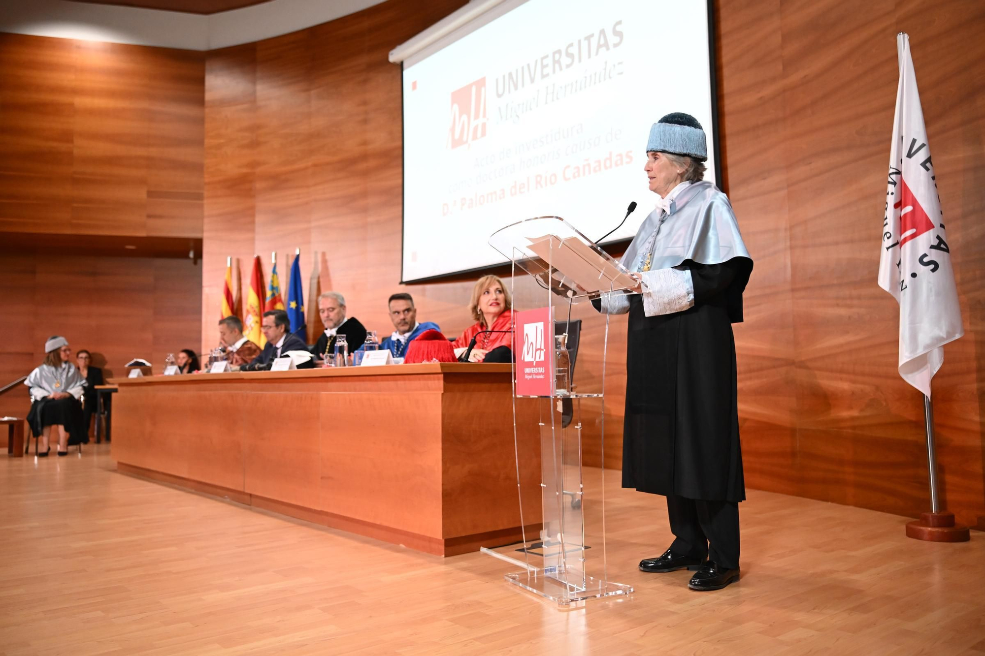 Así ha sido el acrto de investidura como Doctora Honoris Causa por la UMH de Elche de la periodista Paloma del Rio