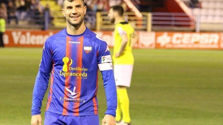 El Córdoba cierra el fichaje de Willy, delantero del Extremadura