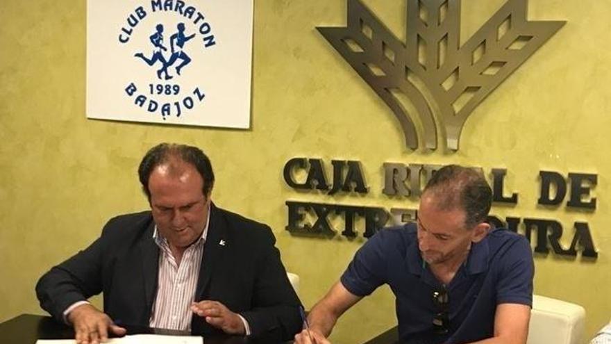 Caja Rural de Extremadura renueva su colaboración con el Club Maratón Badajoz