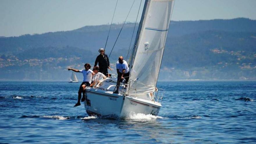 El Santiago Roma Rías Baixas en un momento de la regata.