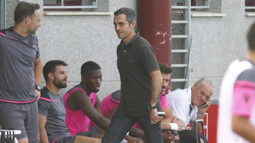 Carmelo del Pozo, en un entrenamiento del Levante UD.