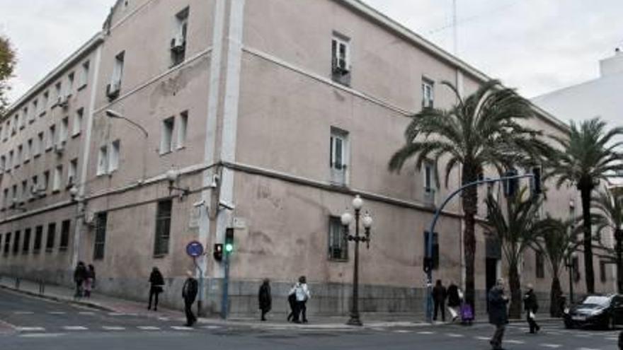 La Fiscalía pide imputar en el caso Cuarteles al excomandante de personal de la Guardia Civil en Alicante