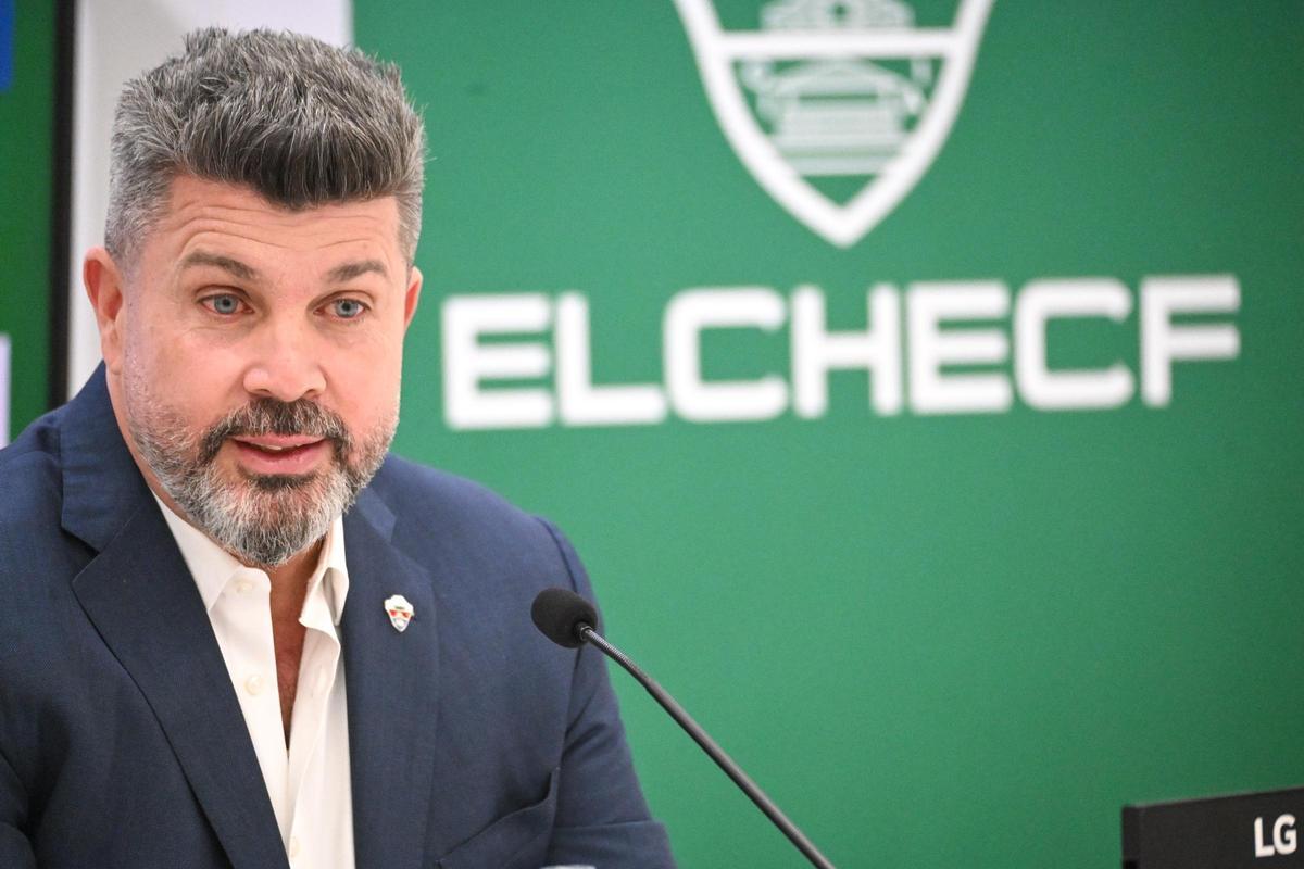 El propietario del Elche CF, Christian Bragarnik, muestra su confianza en Sarabia y confía en que se logre la permanencia