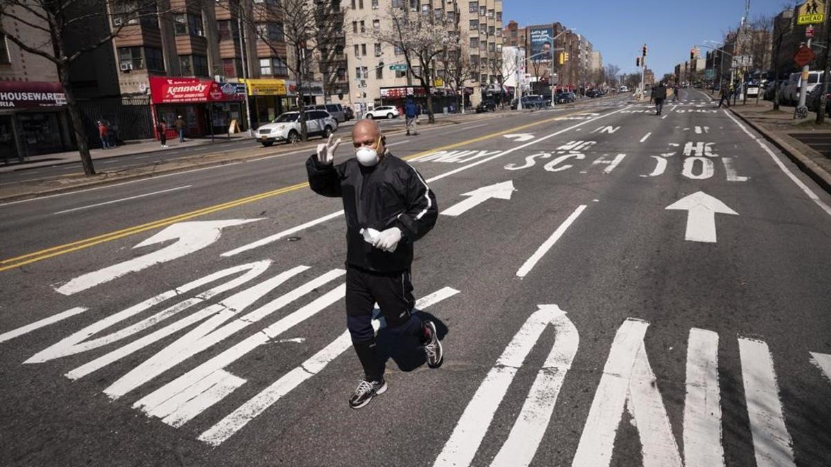 Un hombre en el Bronx, en Nueva York.