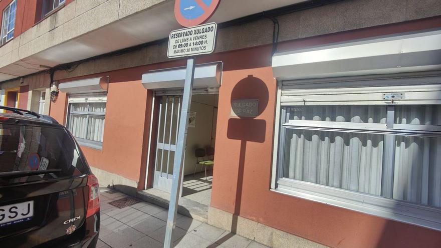 Entrada al juzgado de paz de Moaña. | Gonzalo Núñez
