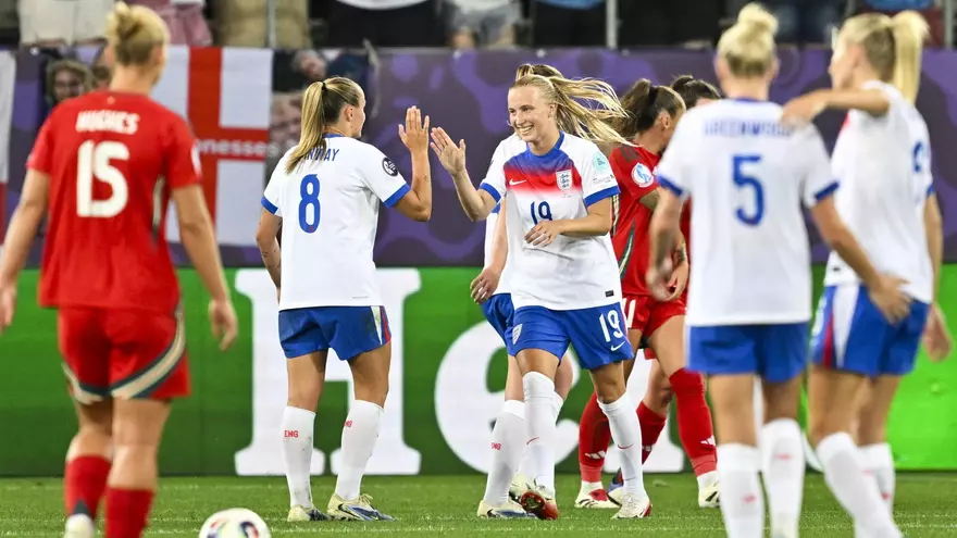 Inglaterra golea a Gales, pero pasa a cuartos como segunda