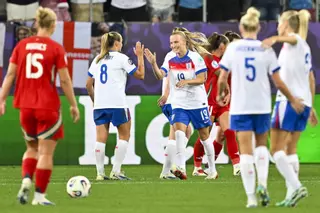 Inglaterra golea a Gales, pero pasa a cuartos como segunda