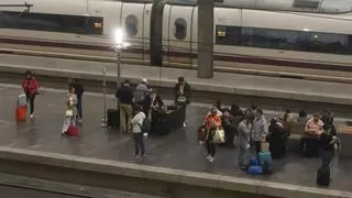 Bonito gesto de la Policía Local de Zaragoza para ayudar a un anciano a volver a Cáceres