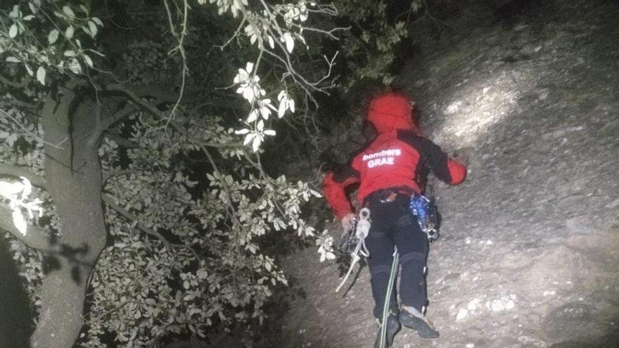 Efectius del GRAE durant les tasques de rescat dels dos escaladors.