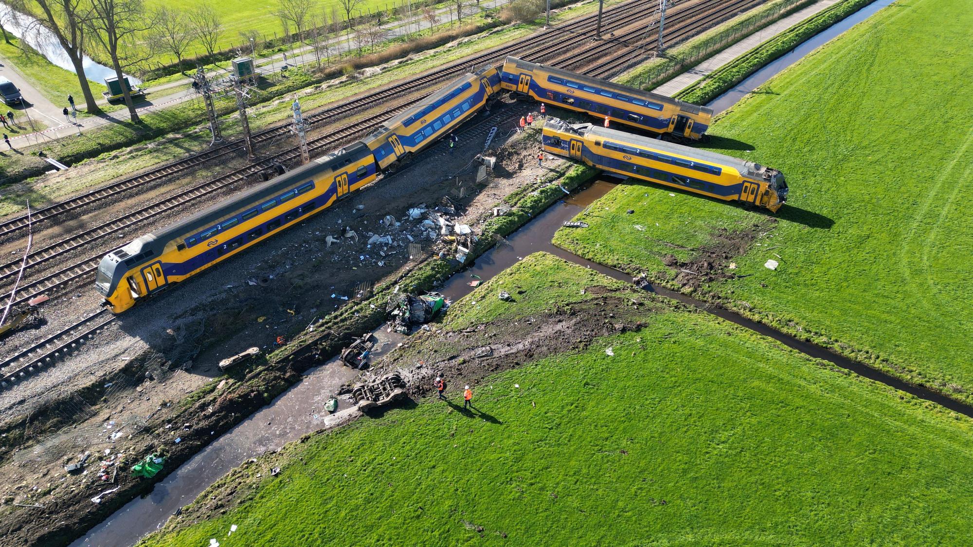 El descarrilament d'un tren a Països Baixos, en imatges