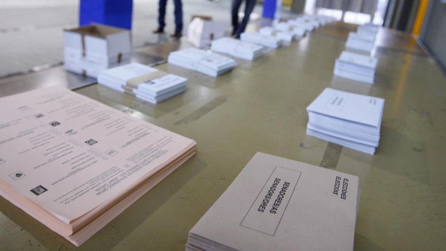 Paperetes de votació de les eleccions al Congrés i al Senat.