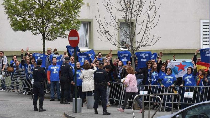 Protesta de los trabajadores de Justicia en la visita de la reina Sofía a Padre Rubinos.