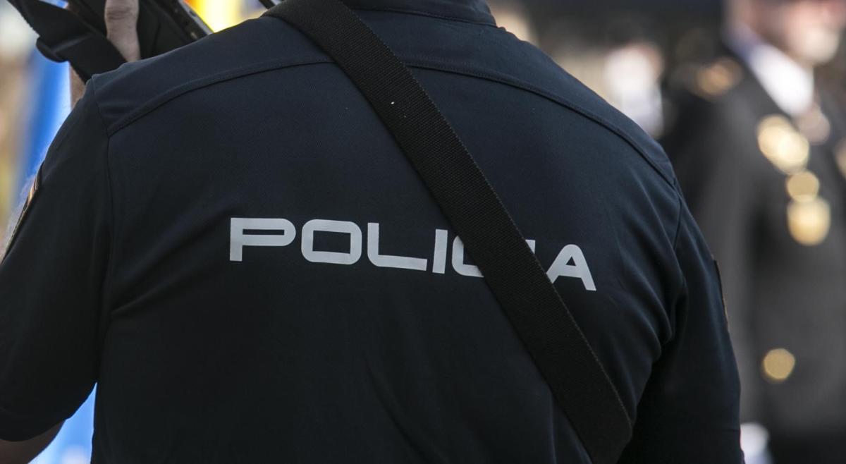 Un Policía fuera de servicio salva de morir ahogada a una mujer en el río en Ibias