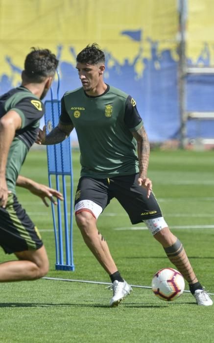 TELDE. Entrenamiento de la UDLP  | 02/04/2019 | Fotógrafo: José Pérez Curbelo