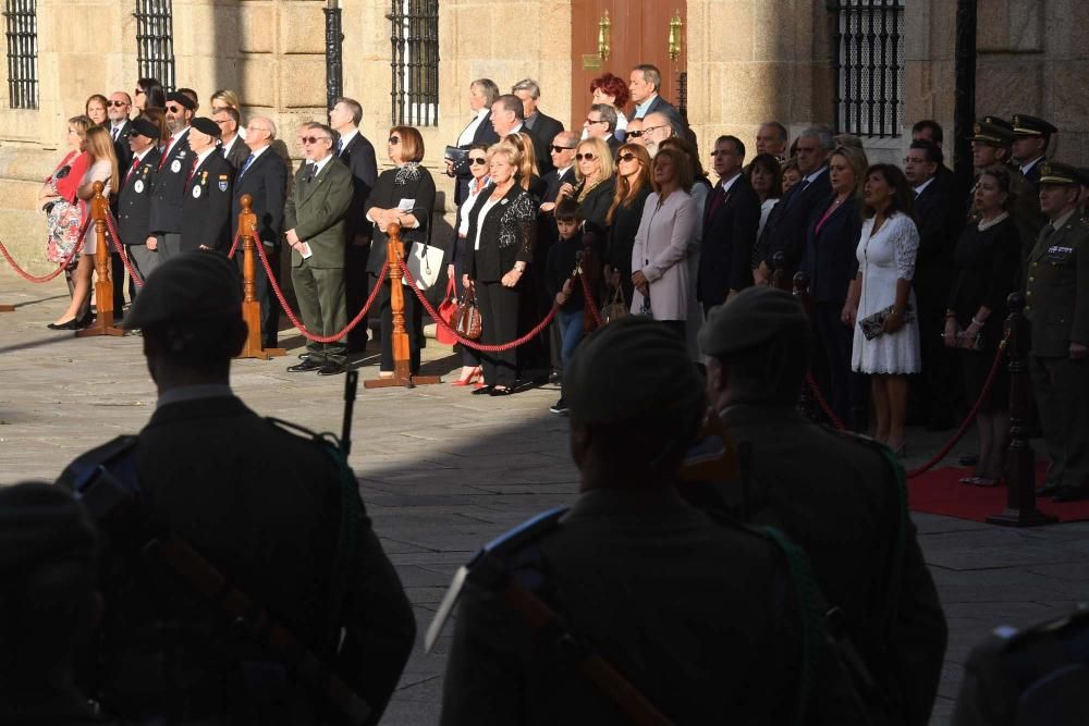 Homenaje a la bandera de la Asociación de Meigas de las Hogueras de San Juan