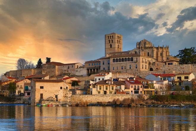 El río Duero a los pies de la ciudad de Zamora