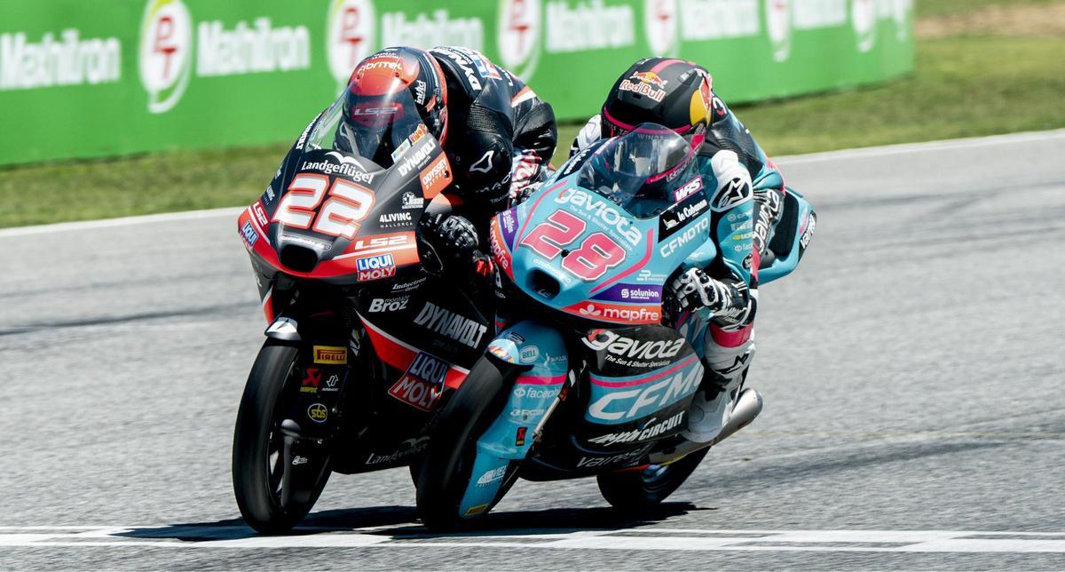 Los jóvemes David Almansa (22) y Máximo Quiles (28) cruzaron la meta de Moto3 separados por tan solo tres milésimas.