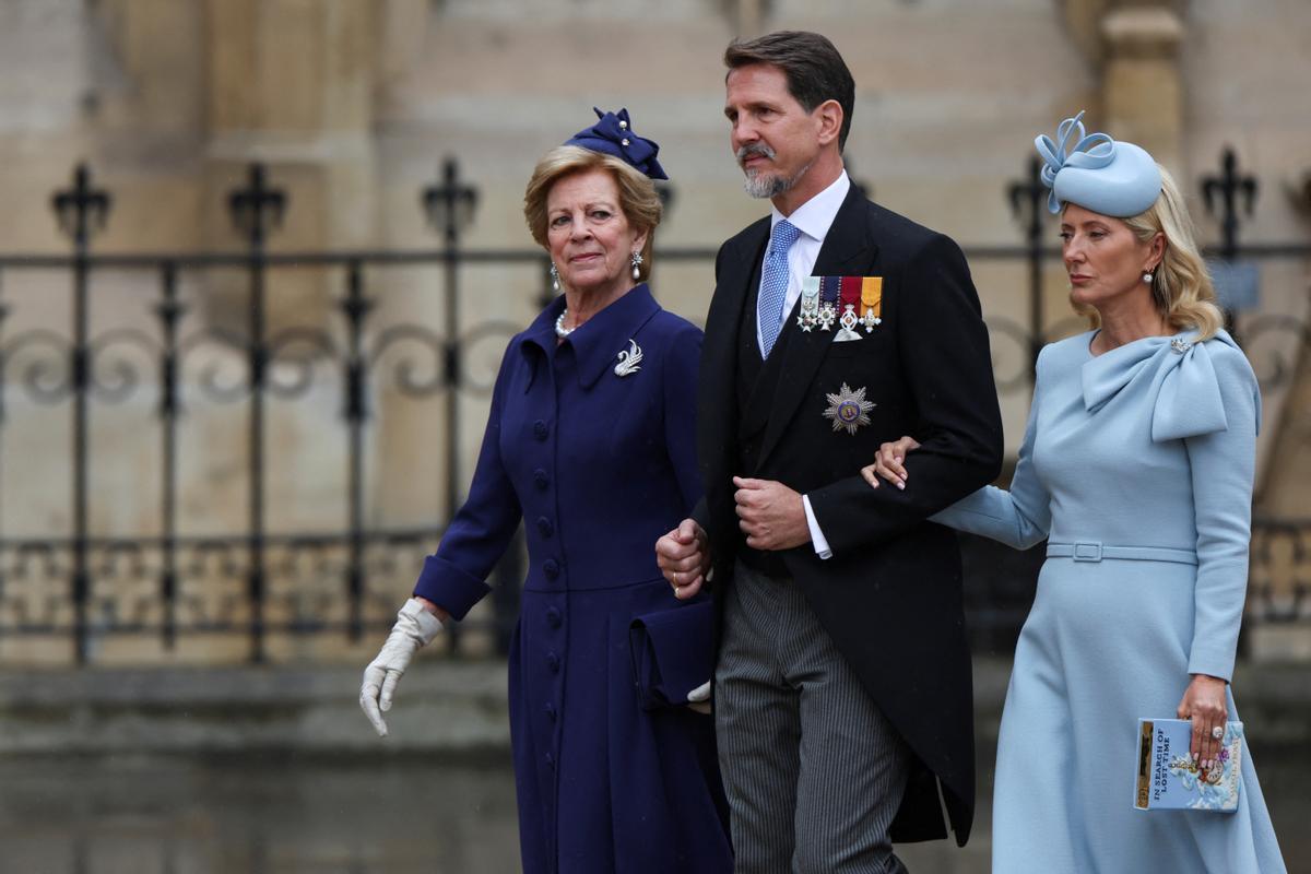 La ex reina Ana María de Grecia, Pavlos, príncipe heredero de Grecia y Marie-Chantal, princesa heredera de Grecia llegan para asistir a la ceremonia de coronación del rey Carlos y la reina Camila de Gran Bretaña en la Abadía de Westminster, en Londres, Gran Bretaña, el 6 de mayo de 2023. REUTERS/Henry Nicholls