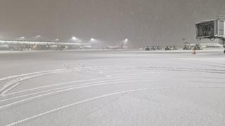 Una fuerte nevada en el Reino Unido provoca el caos en los aeropuertos