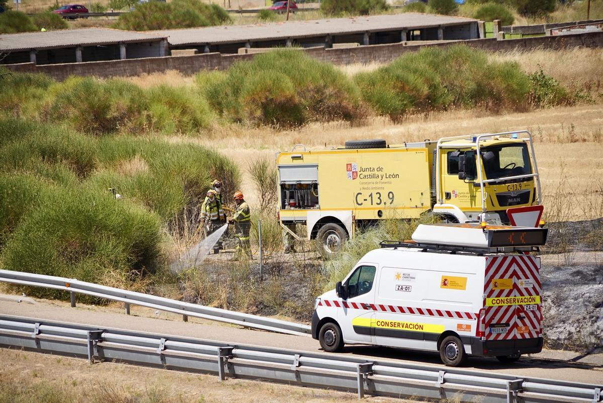 GALERÍA | Las imágenes del incendio en la planta de residuos Zaresa de Roales