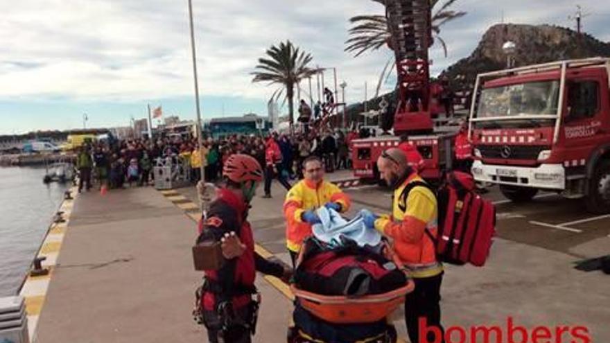 Demostració d&#039;un rescat aquàtic amb gruatge.