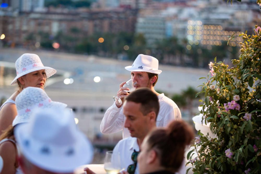 Bocopa presenta su nuevo vino alicantino en la III Fiesta Blanca "Señorío de Benidorm