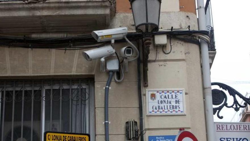 Cámaras en el acceso al Casco Antiguo por la calle Lonja de Caballeros.