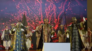 Caramelos, la Nintendo Switch y "365 días esperando a Gaspar": los Reyes Magos salvan la Cabalgata de Madrid de la lluvia
