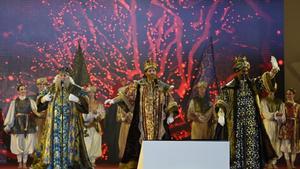 Los Reyes Magos dan un discurso en Cibeles, al final de la Cabalgata en Madrid.