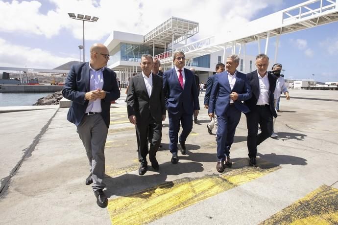 12.09.19. Las Palmas de Gran Canaria. Nueva terminal de la Naviera Armas en el Puerto de Las Palmas. El presidente de Canarias recorre el nuevo edificio terminal y el catamarán Volcán de Tagoro acompañado por Antonio Armas Fernández. Foto Quique Curbelo  | 12/09/2019 | Fotógrafo: Quique Curbelo