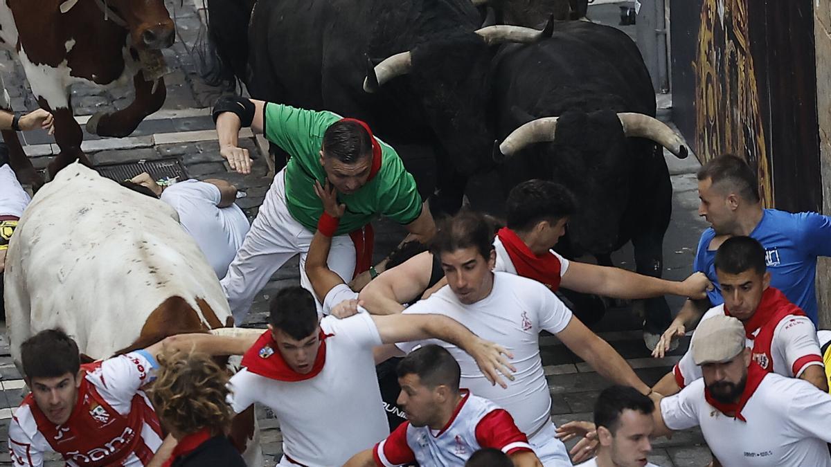 Los toros de Victoriano del Río dejan un tercer encierro de los Sanfermines rápido y emocionante
