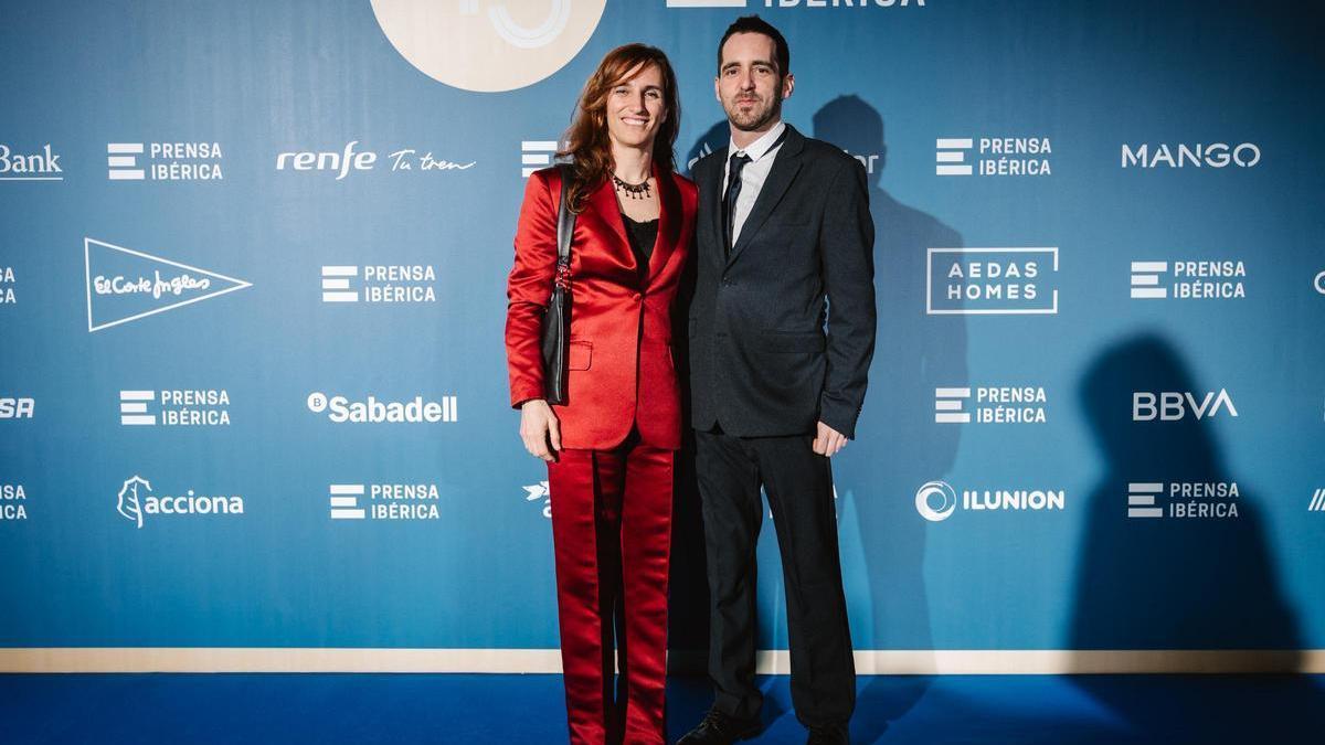 Mónica García, ministra de Sanidad, y Luis Giménez, director de Comunicación del Ministerio de Sanidad.