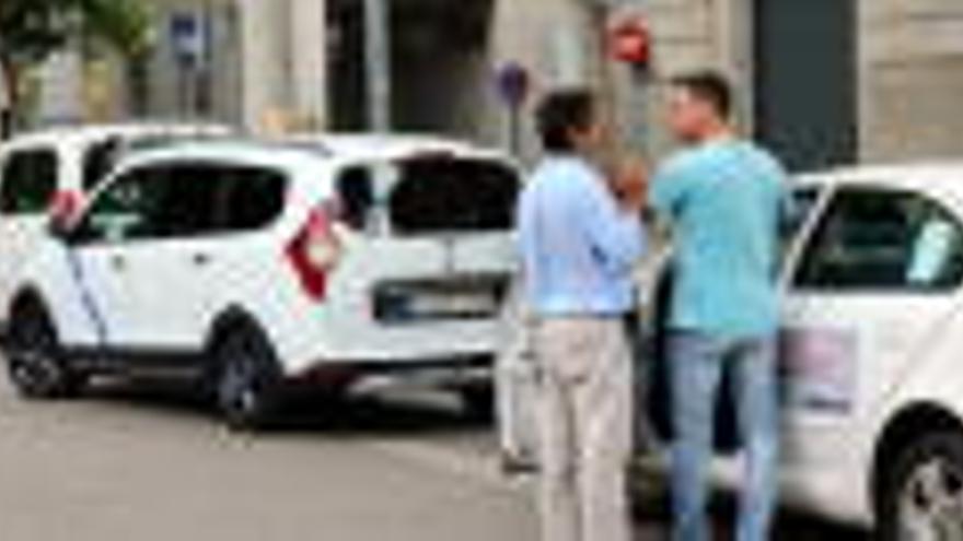 Els taxistes de Girona denuncien la proliferació llicències VTC