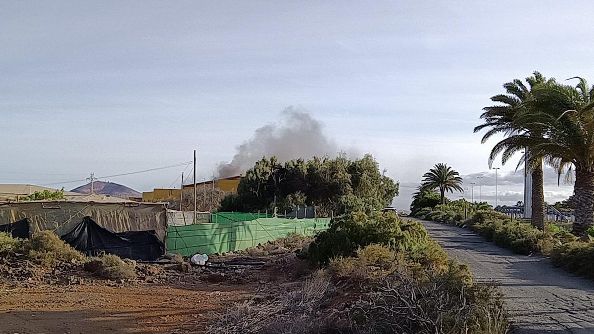 Incendio en una nave abandonada de El Carrizal