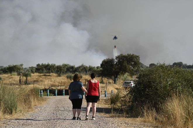 Así se está desarrollando el incendio de nivel 1 entre Arroyomolinos y Alcuéscar