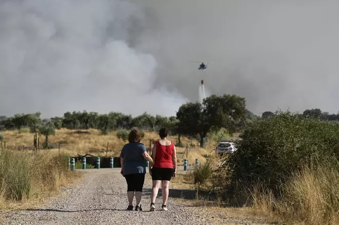 Así se está desarrollando el incendio de nivel 1 entre Arroyomolinos y Alcuéscar